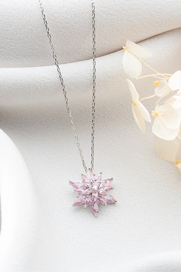 925 Ayar Gümüş Buzlu Açık Pembe Lotus Çiçeği Kolye